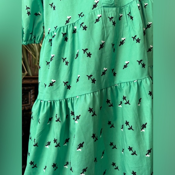 Relax fit dress Can suit maternity also Green Bright Short Sleeve Floral print - Picture 5 of 8